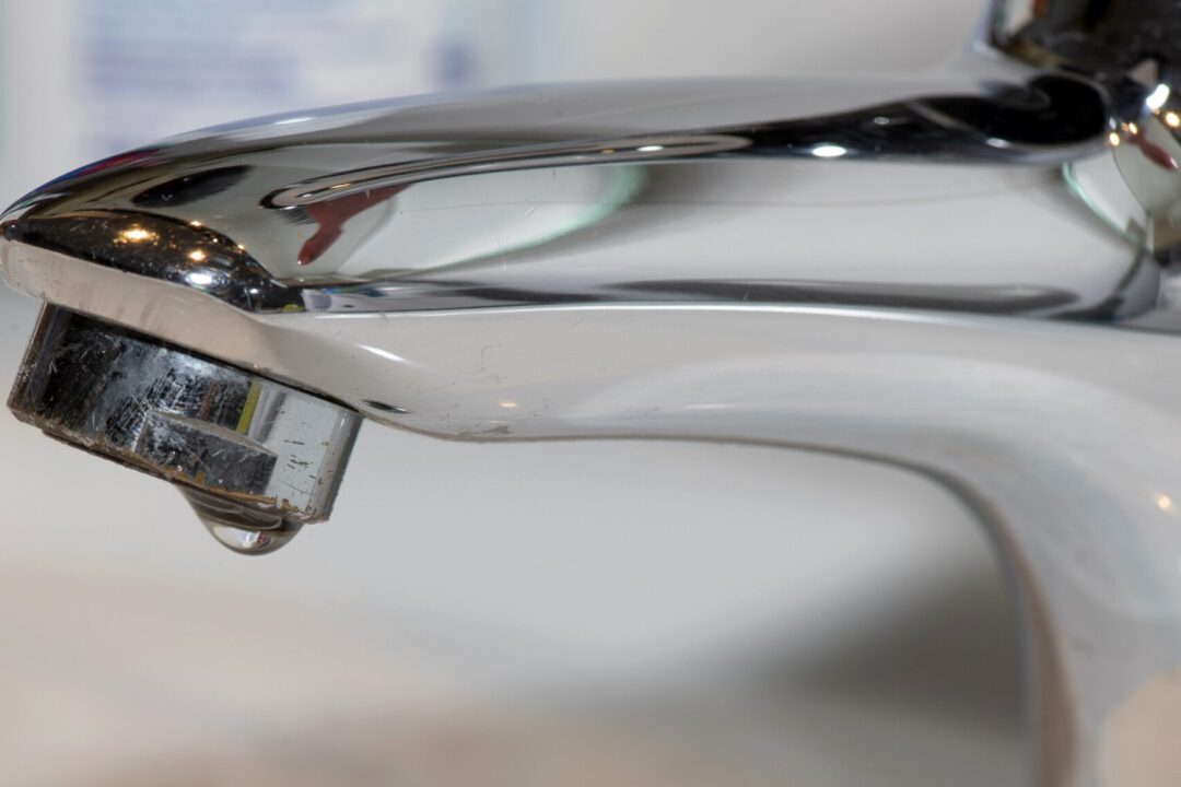 Keeping up quality of services of public interest in times of crisis