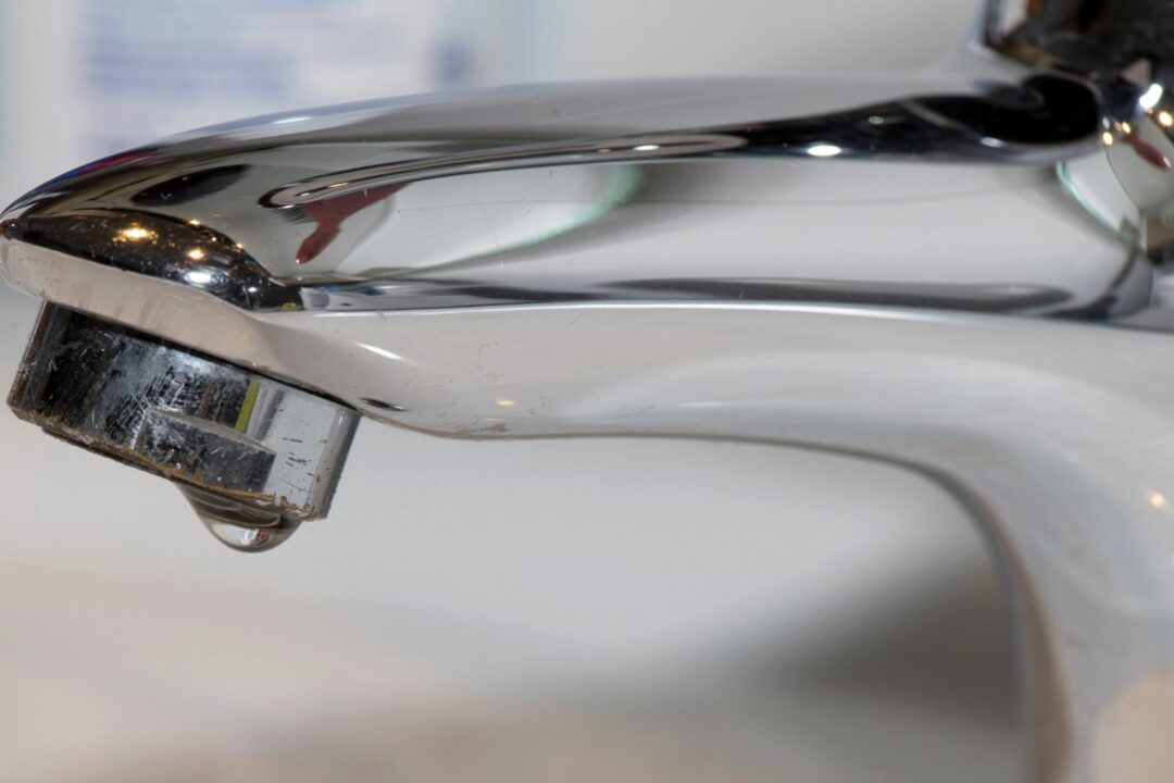 Keeping up quality of services of public interest in times of crisis